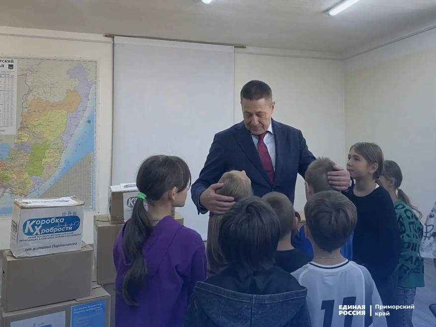 Александр Щербаков поддержал юных пациентов краевого центра