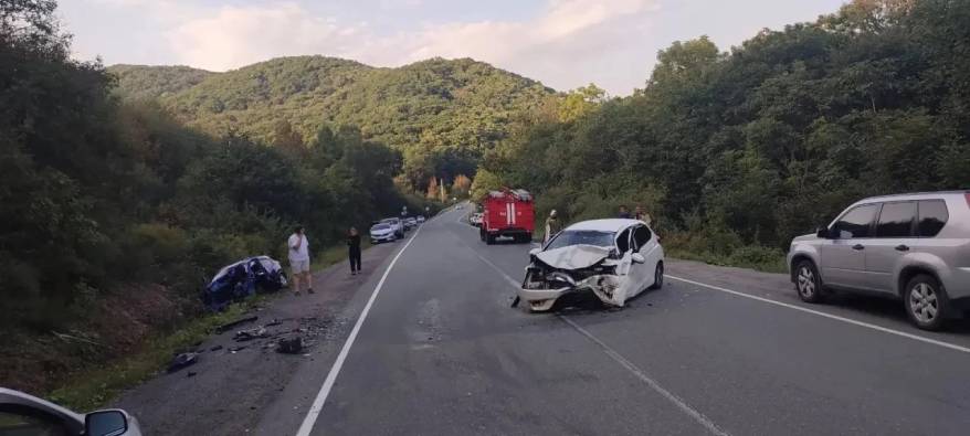 Трое пострадавших: стали известны подробности лобового ДТП в районе Шаморы