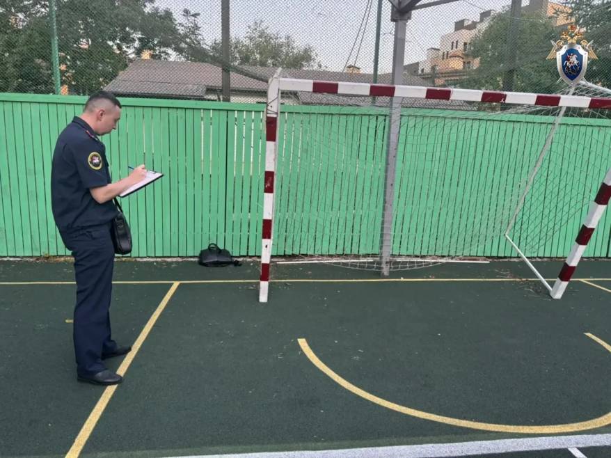 В Приморье возбуждено уголовное дело по факту травмирования подростка на детской площадке