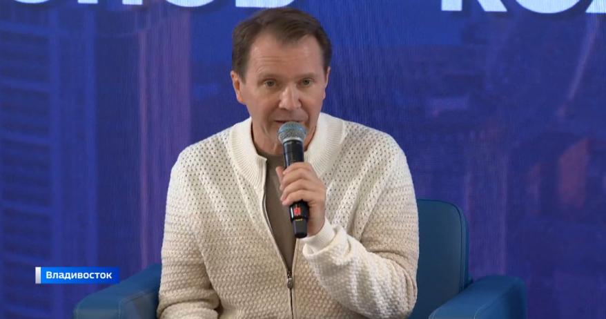 Евгений Миронов рассказал о съемках фильма "Арсеньев" на творческой встрече во Владивостоке