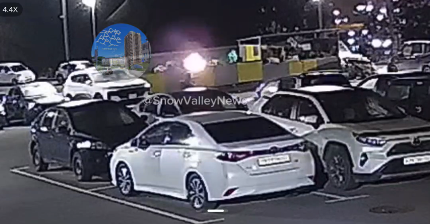 Мужчина открыл стрельбу из автомата на автопарковке во Владивостоке
