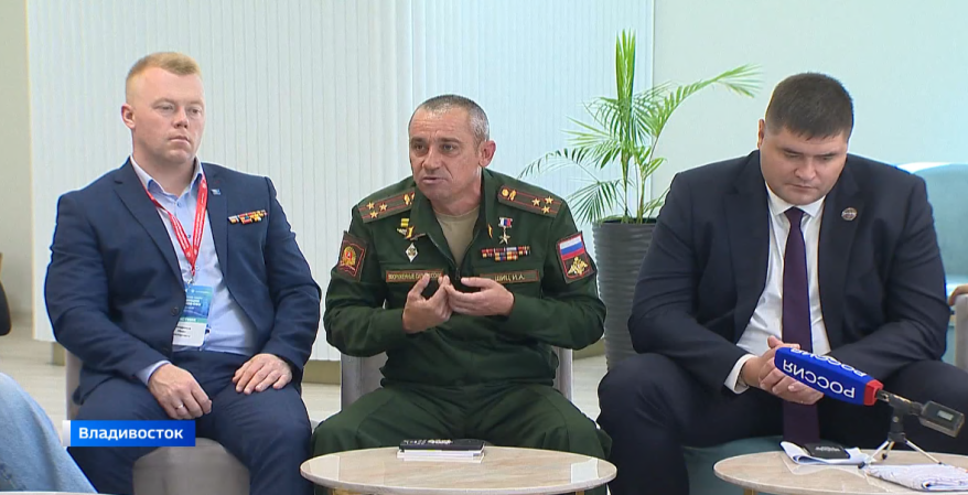 Ветераны СВО провели Урок мужества для школьников и студентов Владивостока