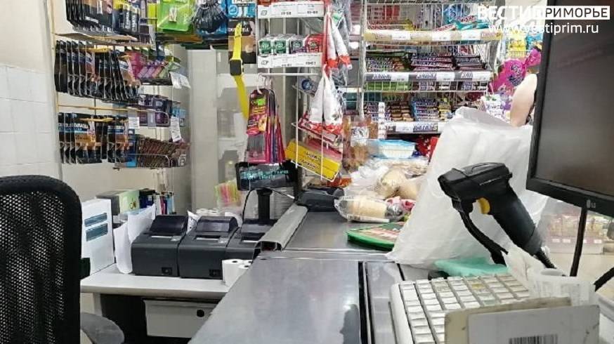Вода в больших емкостях закончилась в магазинах Владивостока