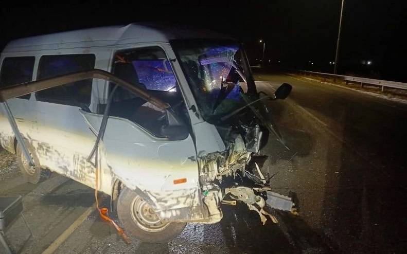 Авто превратилось в груду металла в страшном ДТП на дороге Приморья