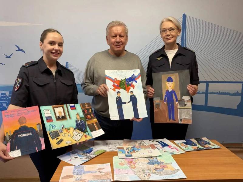 В Приморье члены Общественного совета при УМВД выбрали лучшие рисунки о работе полицейских