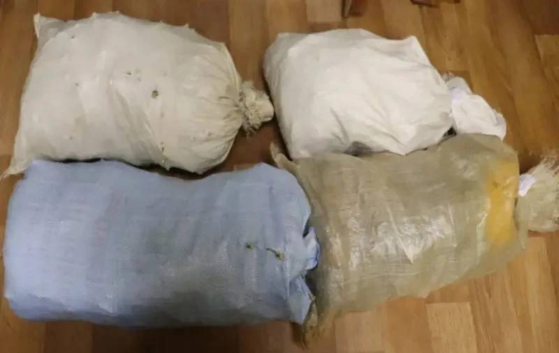 В Приморье силовики изъяли у местного жителя более 9 кг конопли и гашишного масла
