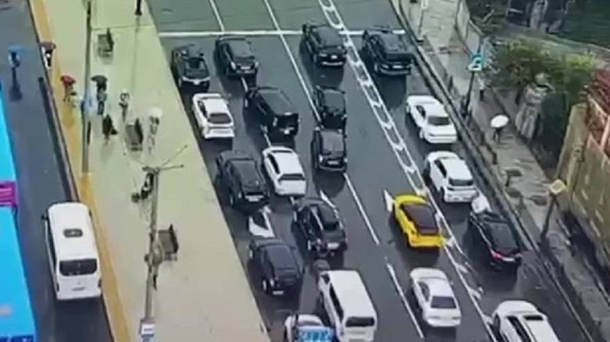 Две полосы блокированы: авто не поделили дорогу в центре Владивостока