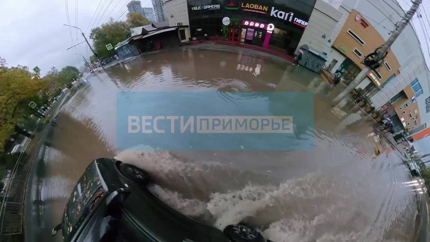 Дороги Владивостока превратились в реки