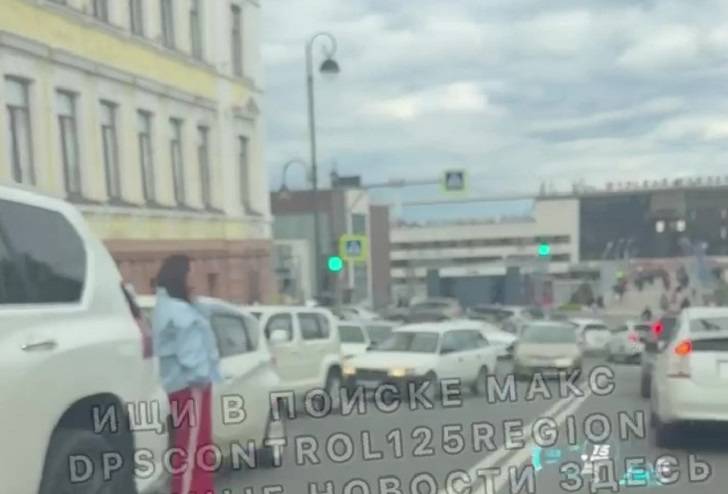 Дорога во Владивостоке оказалась практически парализована из-за ДТП