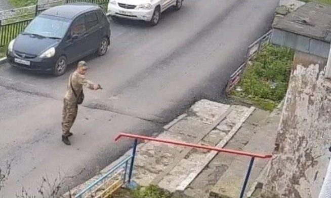 Угрожал пистолетом: за дикую выходку жителя Владивостока ждет суд