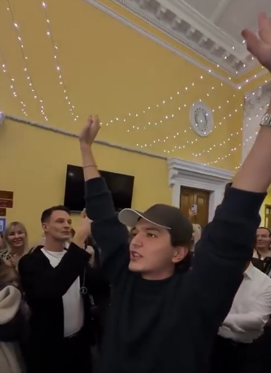 Певец Akmal рассказал о форс-мажоре на концерте в Находке