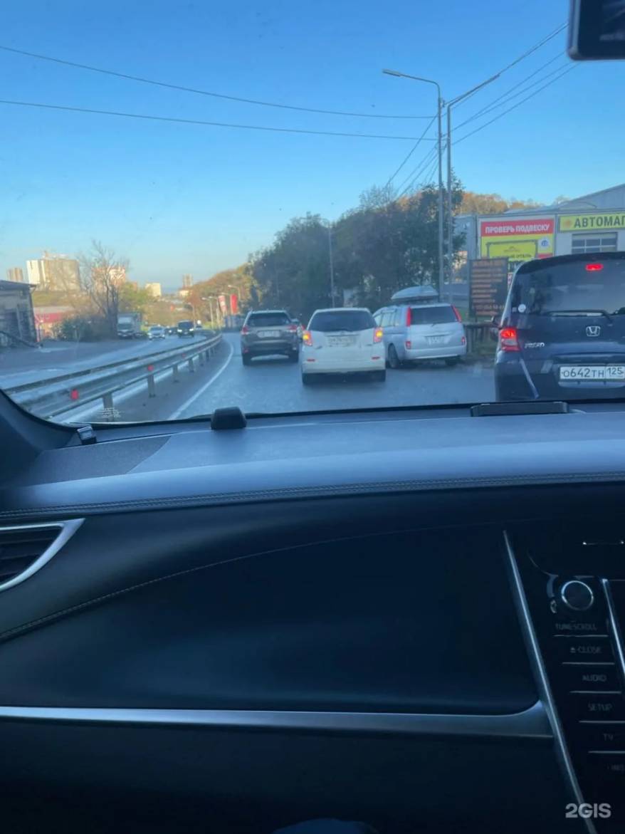 Крупная пробка собралась во Владивостоке из-за ДТП