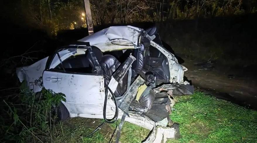 Автомобиль разорвало на две части в ДТП на трассе Артем - Находка