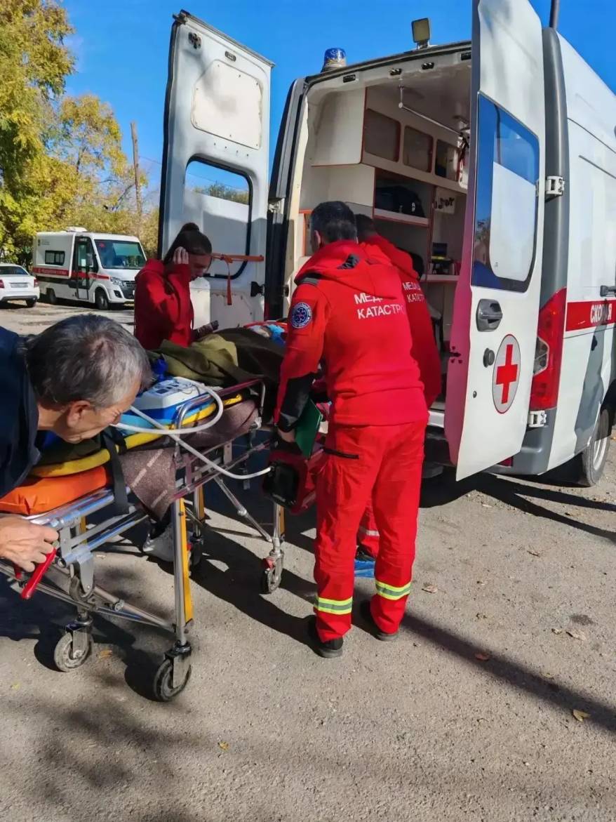 Маленький ребенок выпал из окна 4-го этажа в Приморье