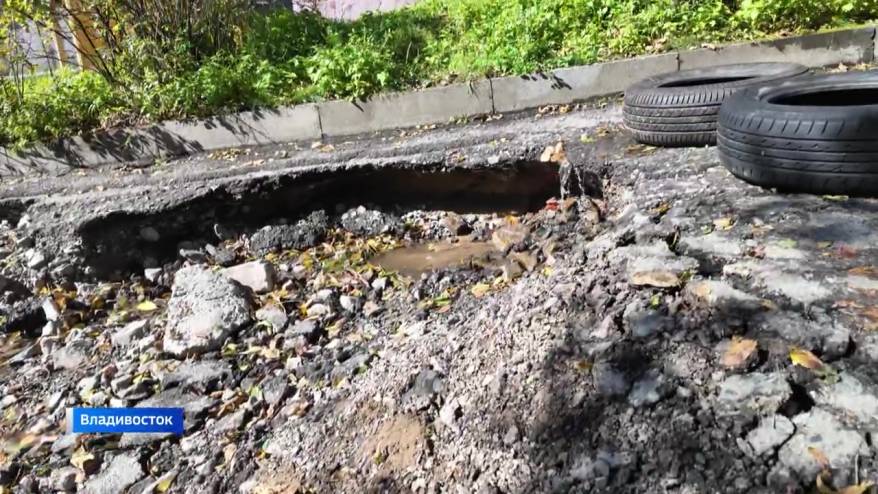 Владивосток пытается справиться с последствиями мощного циклона