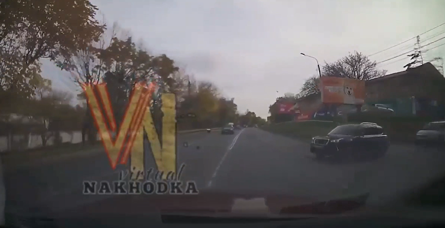 "Быстрая реакция спасла": дорожный инцидент в Приморье попал на видео