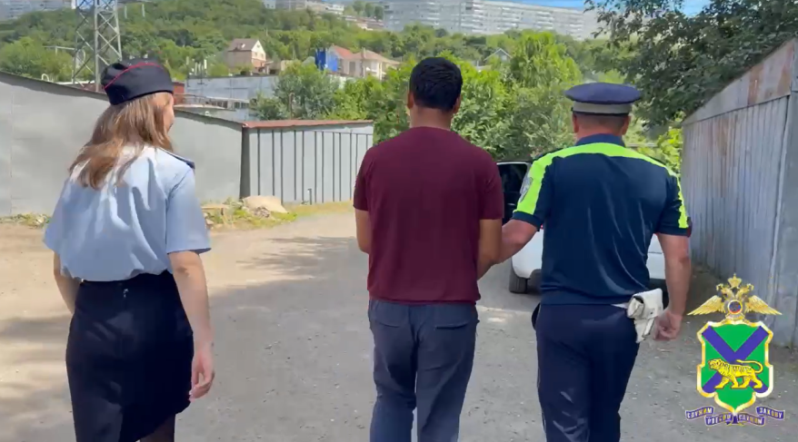 В Приморье задержаны два нелегала с крупной партией героина  